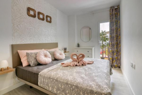 Cozy 3-bedrooms flat, main square and beachfront, Arona